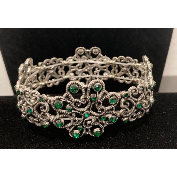 Matching Green and Silver set - Picture 5 of 7